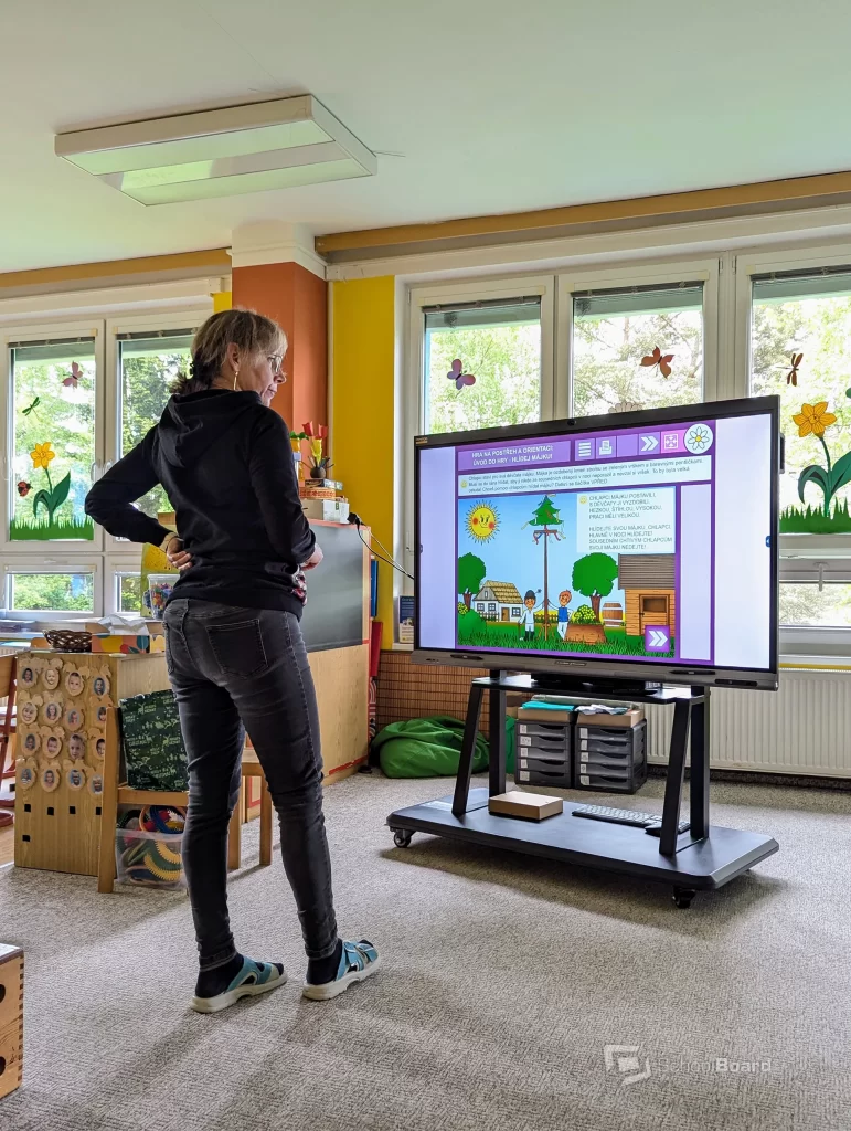 Interaktivní tabule SchoolBoard. Digitální vzdělávání v mateřské škole.