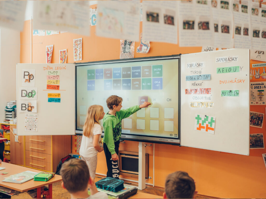 Multimediální tabule - digitální vzdělávání na základních a středních školách