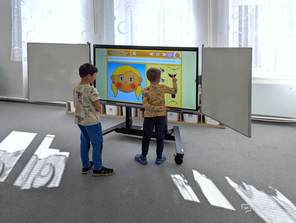 Multimediální tabule a digitální vzdělávání na základních a mateřských školách